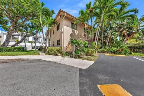 2965 NE 8th Terrace Oakland Park FL 33334