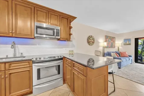 2965 NE 8th Terrace Oakland Park FL 33334