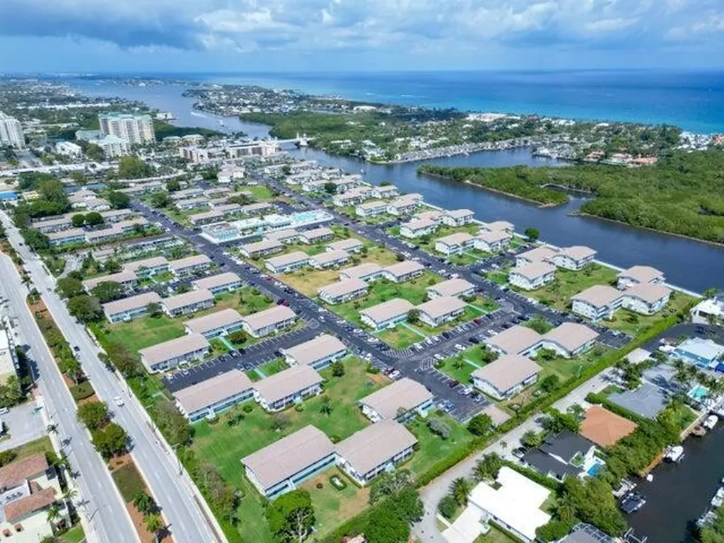 850 E Horizons E Boynton Beach FL 33435