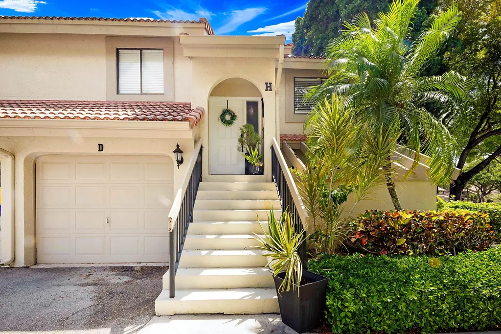 5590 Coach House Circle Boca Raton FL 33486