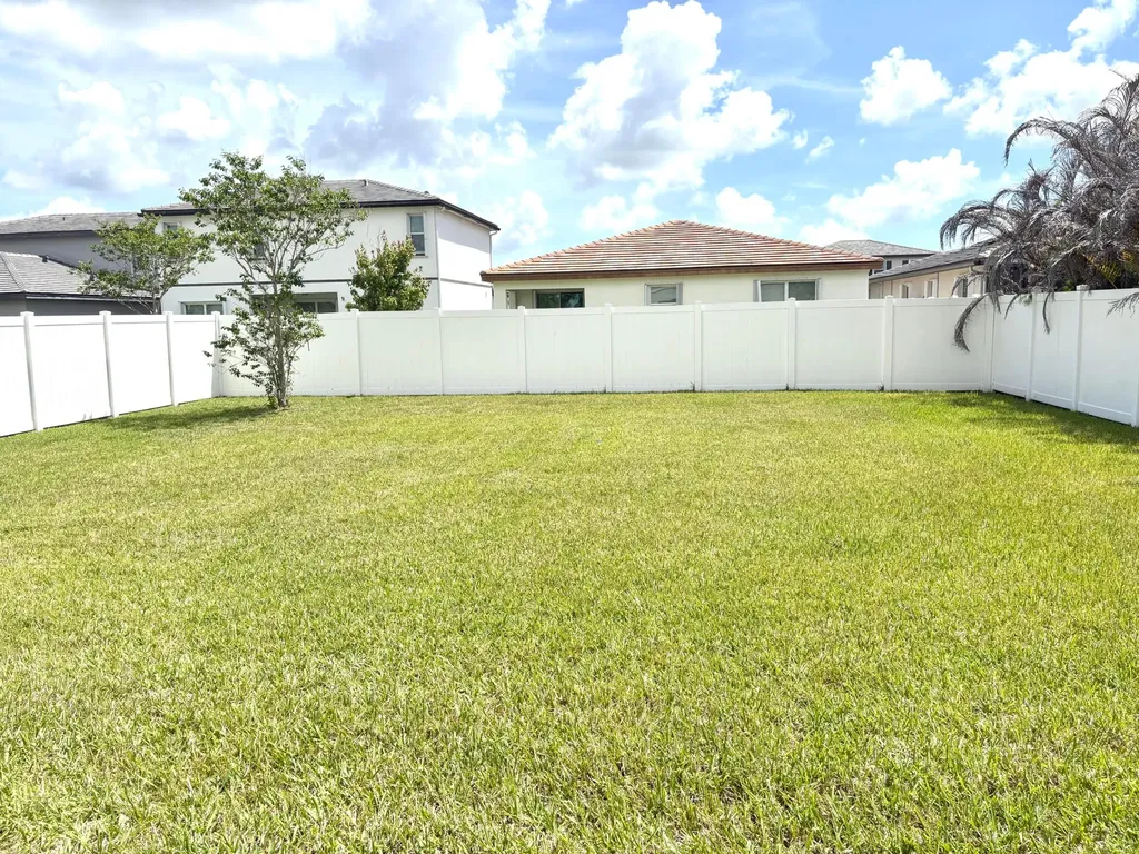 7962 NW Greenbank Circle Port St Lucie FL 34987