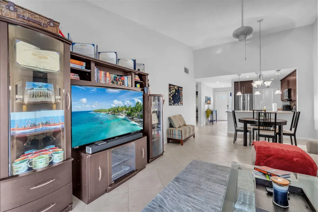 2347 N 37th Avenue Hollywood FL 33021