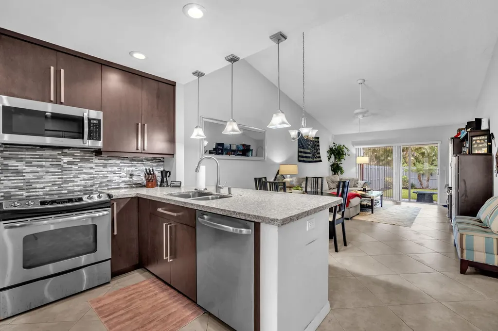 2347 N 37th Avenue Hollywood FL 33021