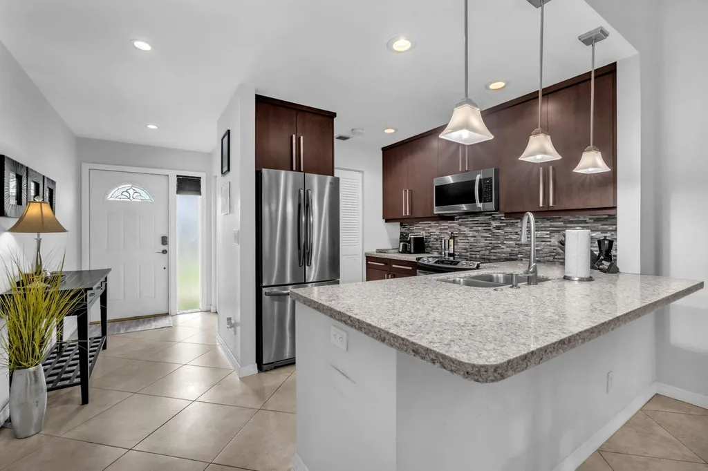 2347 N 37th Avenue Hollywood FL 33021