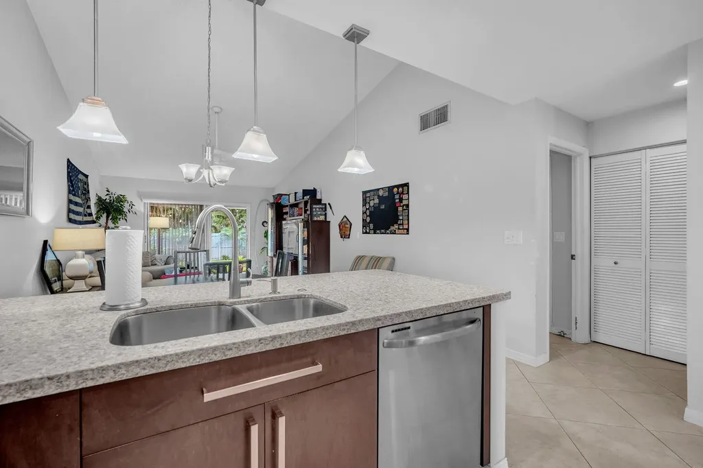 2347 N 37th Avenue Hollywood FL 33021