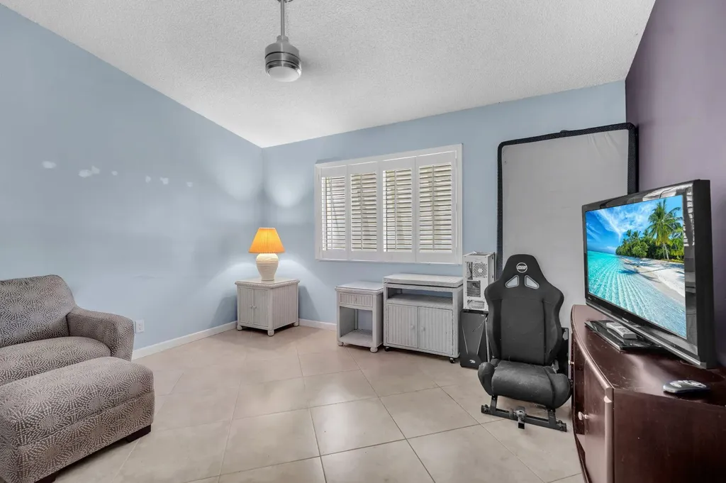 2347 N 37th Avenue Hollywood FL 33021
