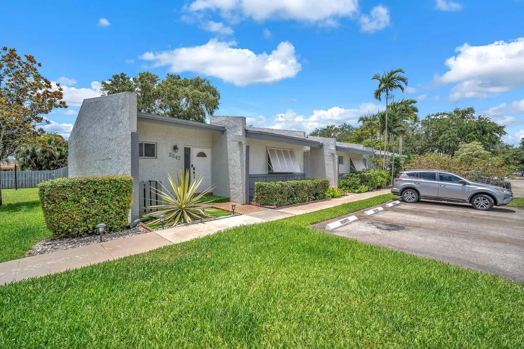 2347 N 37th Avenue Hollywood FL 33021