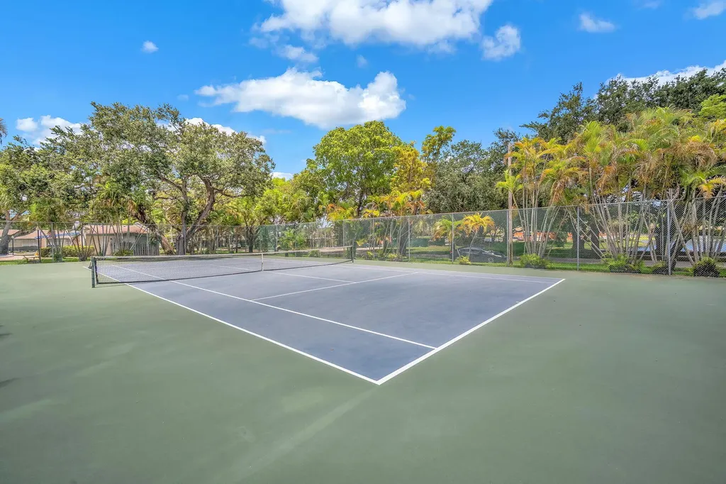 2347 N 37th Avenue Hollywood FL 33021