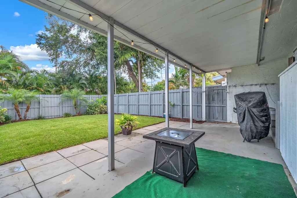 2347 N 37th Avenue Hollywood FL 33021