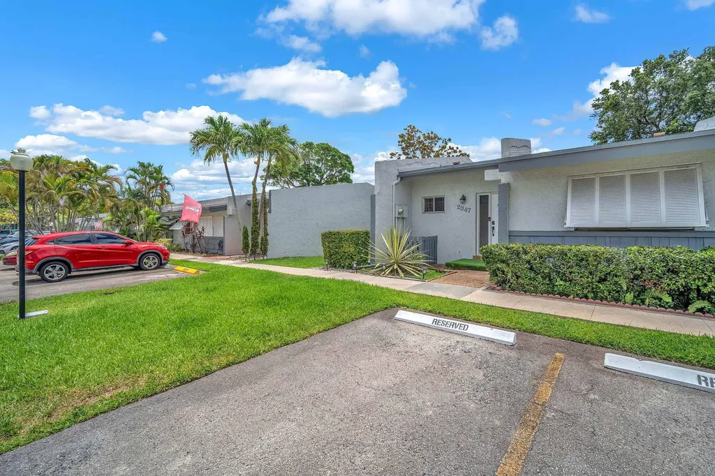 2347 N 37th Avenue Hollywood FL 33021