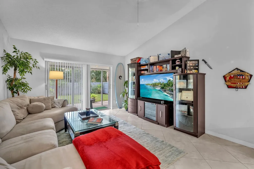 2347 N 37th Avenue Hollywood FL 33021