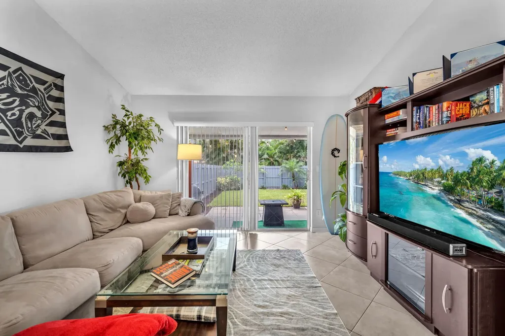 2347 N 37th Avenue Hollywood FL 33021