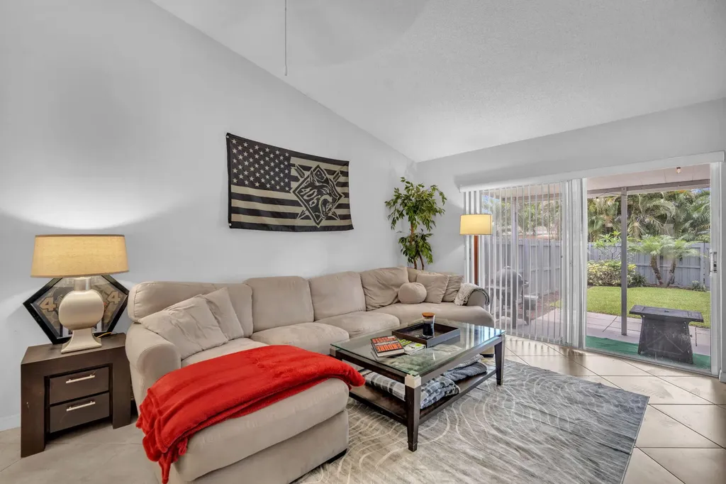 2347 N 37th Avenue Hollywood FL 33021