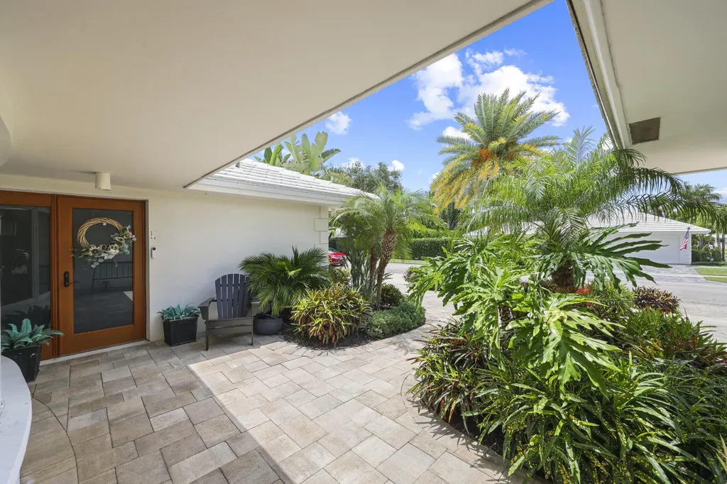 621 Apple Tree Lane Boca Raton FL 33486