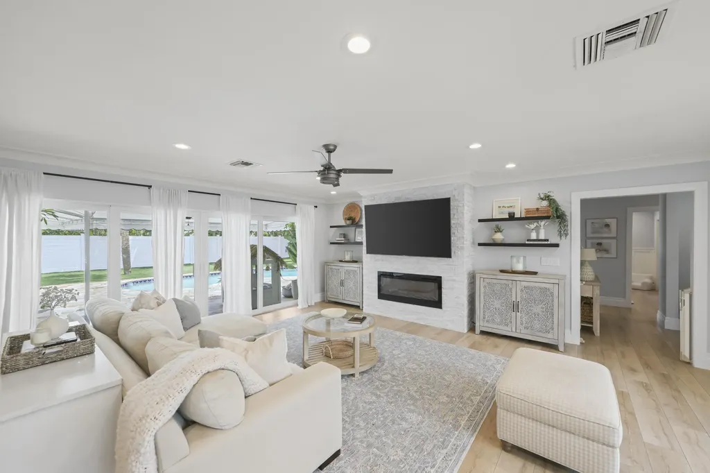 621 Apple Tree Lane Boca Raton FL 33486
