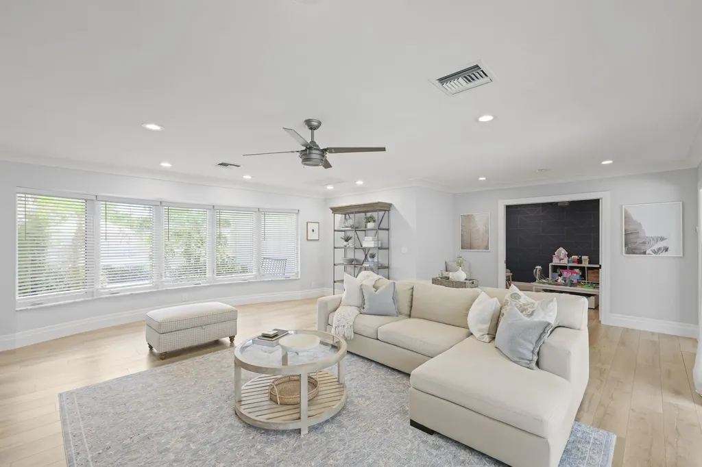 621 Apple Tree Lane Boca Raton FL 33486