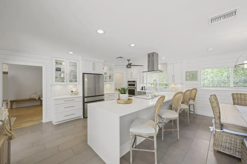 621 Apple Tree Lane Boca Raton FL 33486