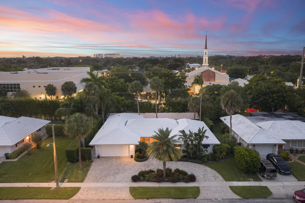 621 Apple Tree Lane Boca Raton FL 33486