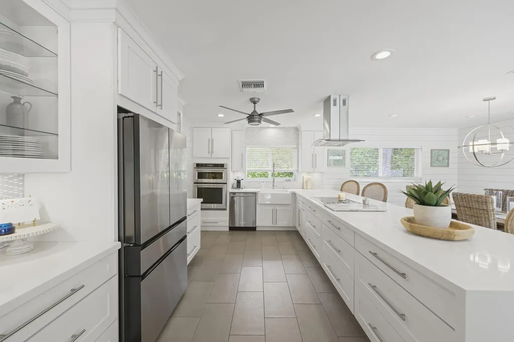 621 Apple Tree Lane Boca Raton FL 33486