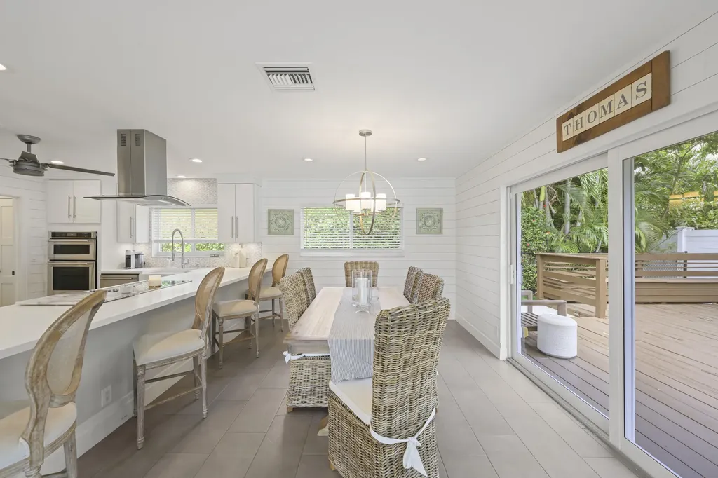 621 Apple Tree Lane Boca Raton FL 33486
