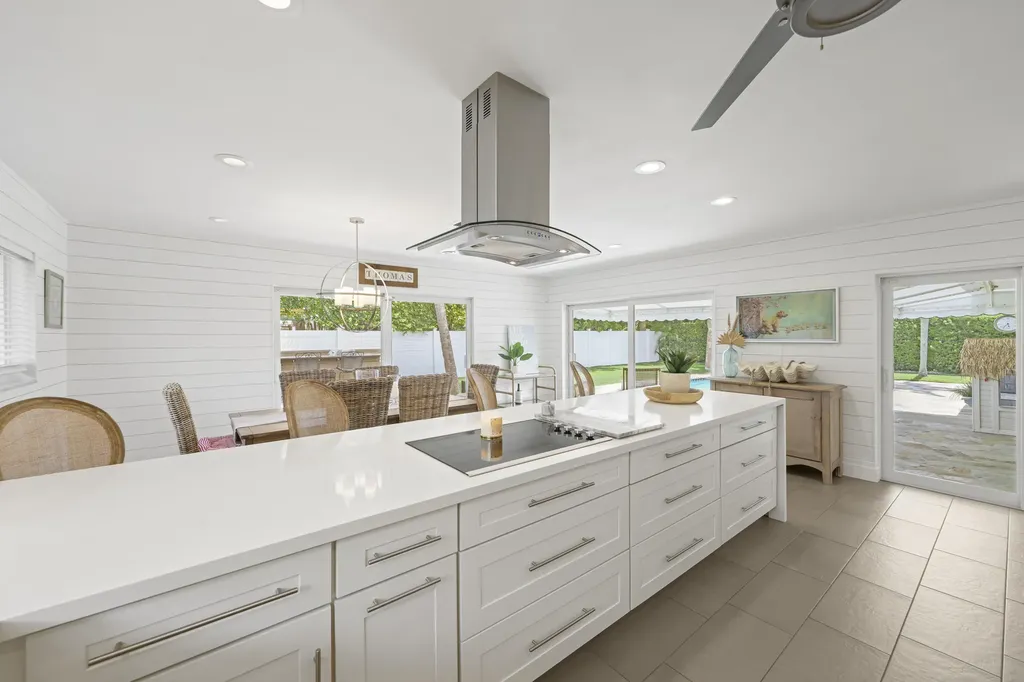 621 Apple Tree Lane Boca Raton FL 33486