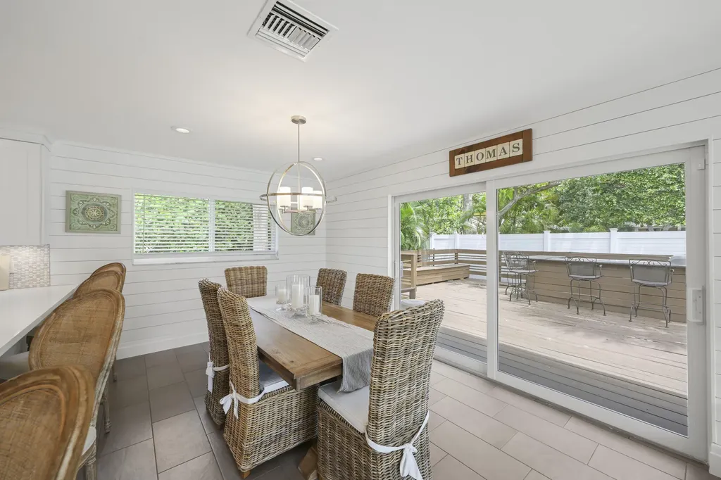621 Apple Tree Lane Boca Raton FL 33486