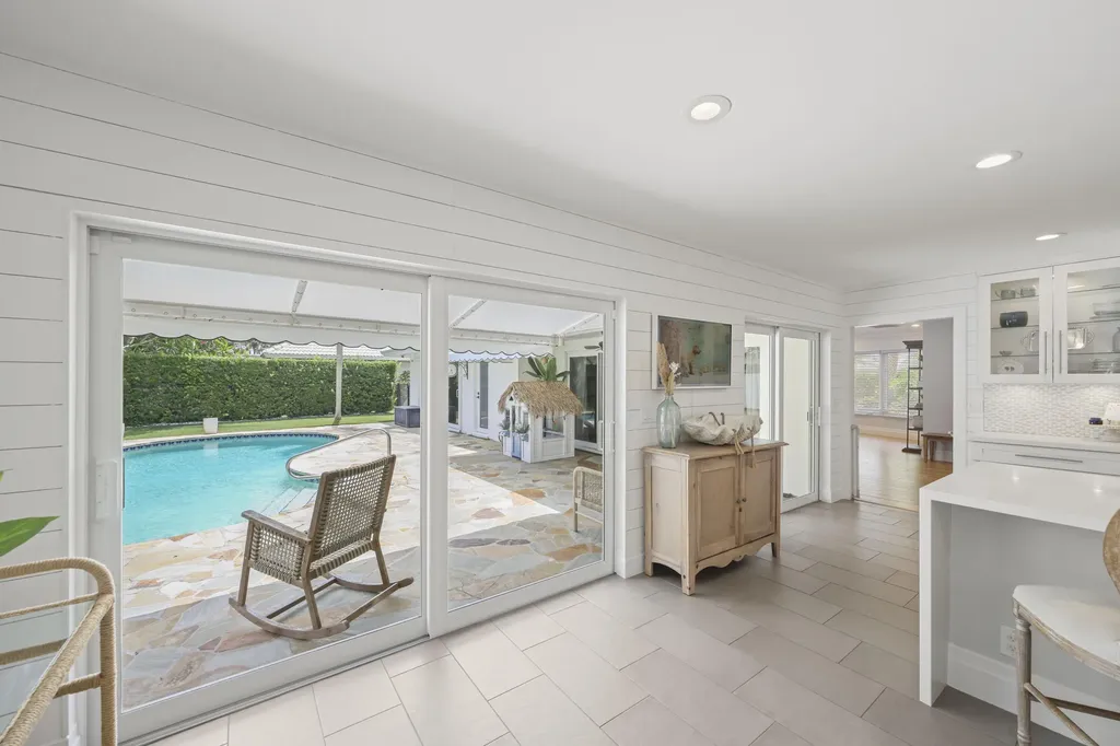 621 Apple Tree Lane Boca Raton FL 33486