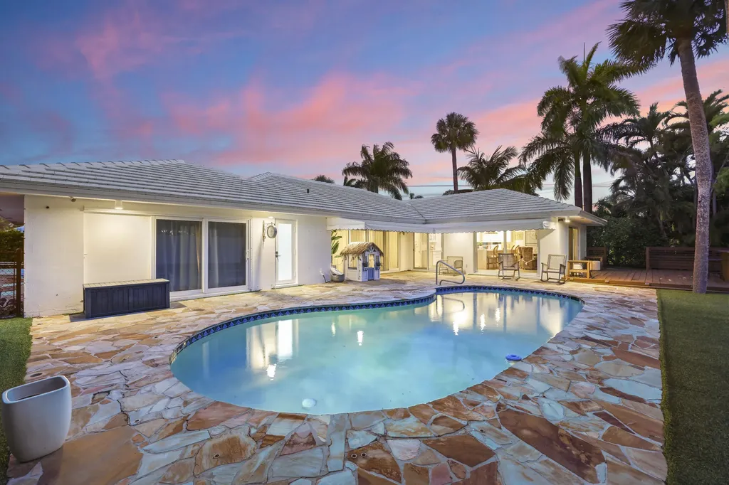 621 Apple Tree Lane Boca Raton FL 33486