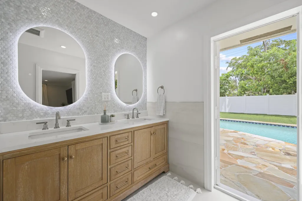 621 Apple Tree Lane Boca Raton FL 33486