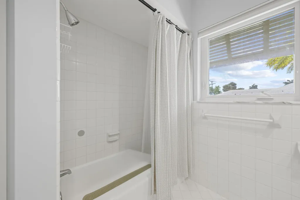 621 Apple Tree Lane Boca Raton FL 33486
