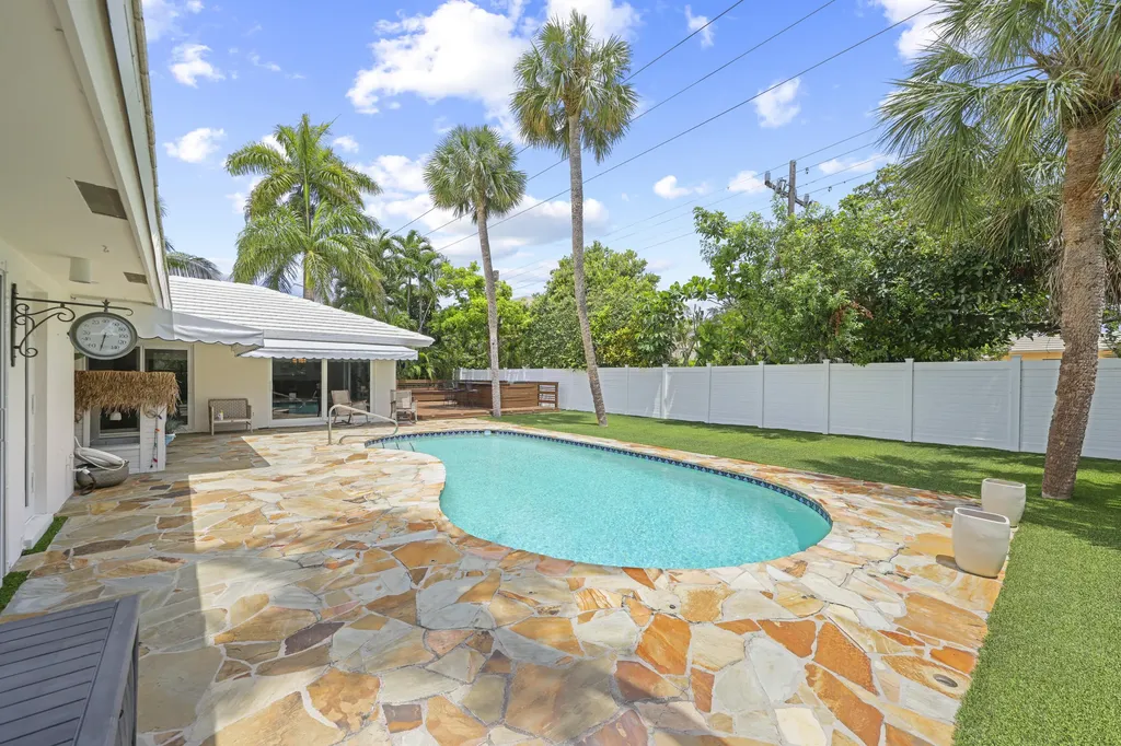621 Apple Tree Lane Boca Raton FL 33486