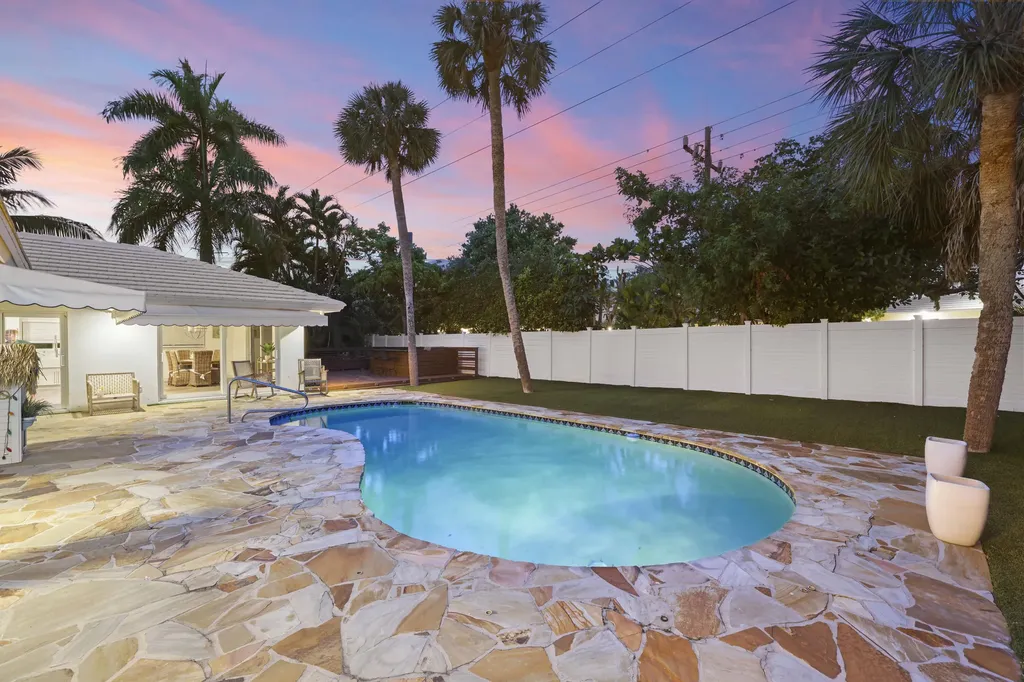 621 Apple Tree Lane Boca Raton FL 33486