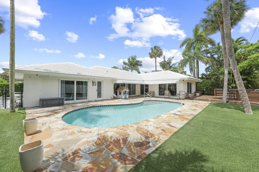 621 Apple Tree Lane Boca Raton FL 33486