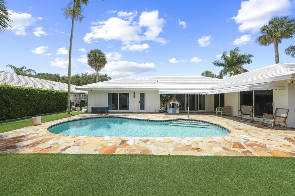 621 Apple Tree Lane Boca Raton FL 33486