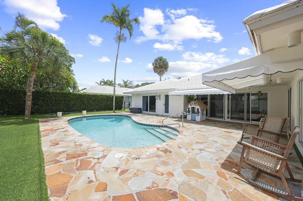 621 Apple Tree Lane Boca Raton FL 33486