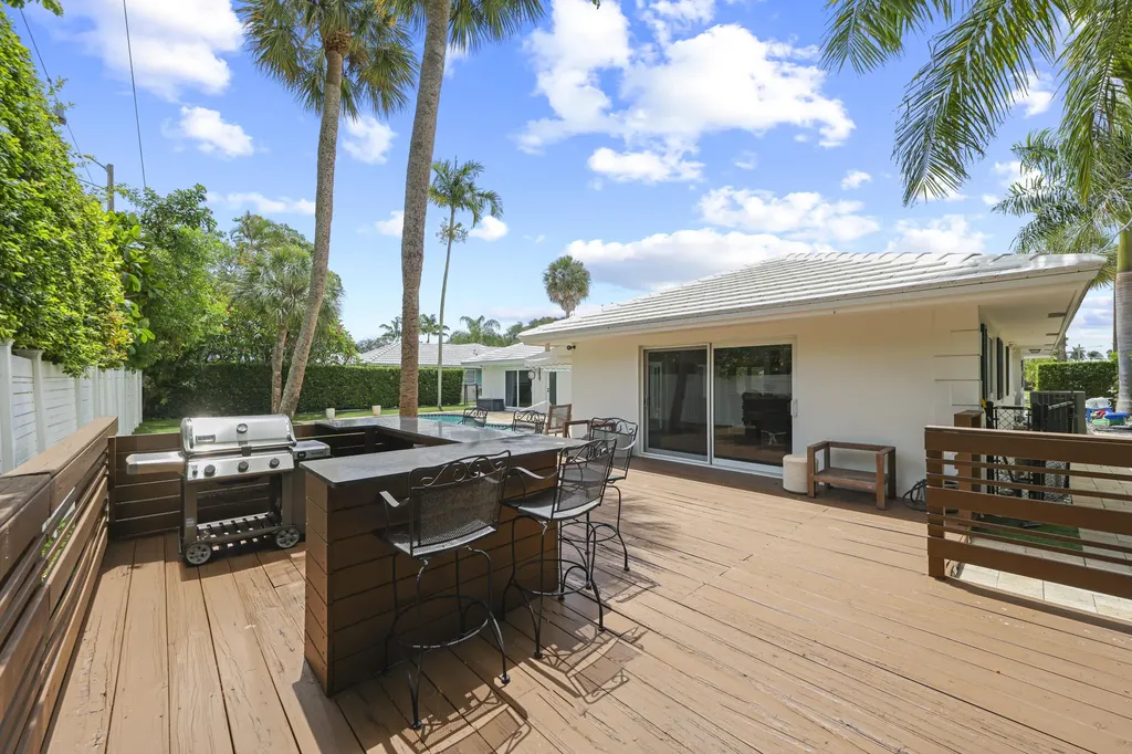 621 Apple Tree Lane Boca Raton FL 33486