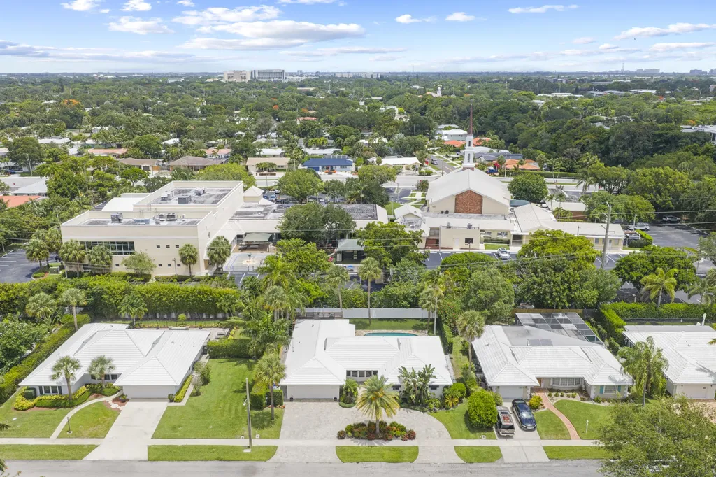 621 Apple Tree Lane Boca Raton FL 33486