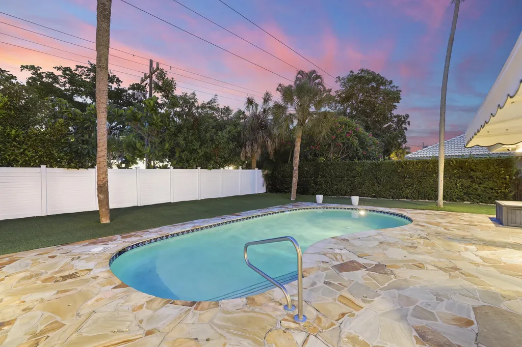 621 Apple Tree Lane Boca Raton FL 33486