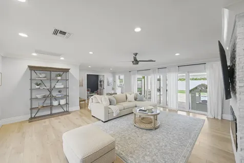621 Apple Tree Lane Boca Raton FL 33486
