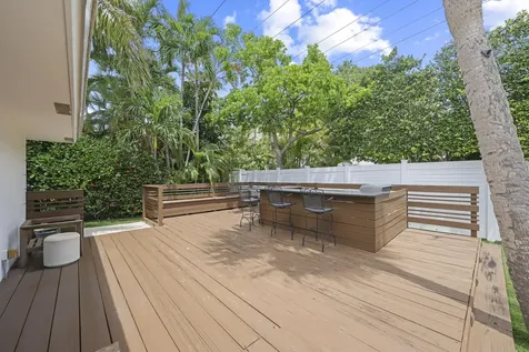 621 Apple Tree Lane Boca Raton FL 33486