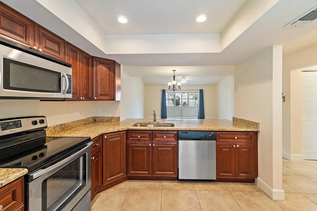 109 Doe Trail Jupiter FL 33458