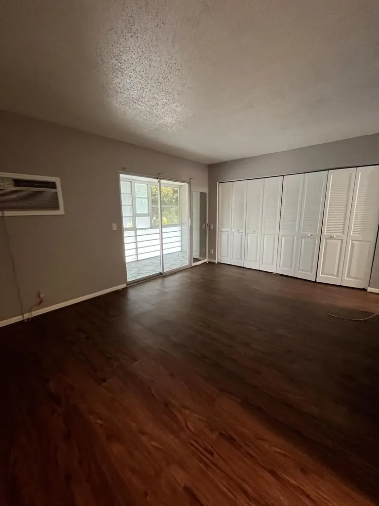 119 E Westbury E Deerfield Beach FL 33442