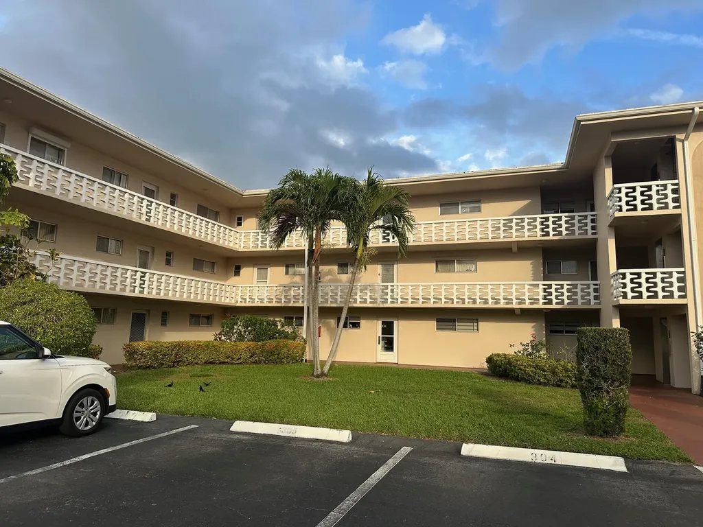 2721 Garden Drive N Lake Worth FL 33461