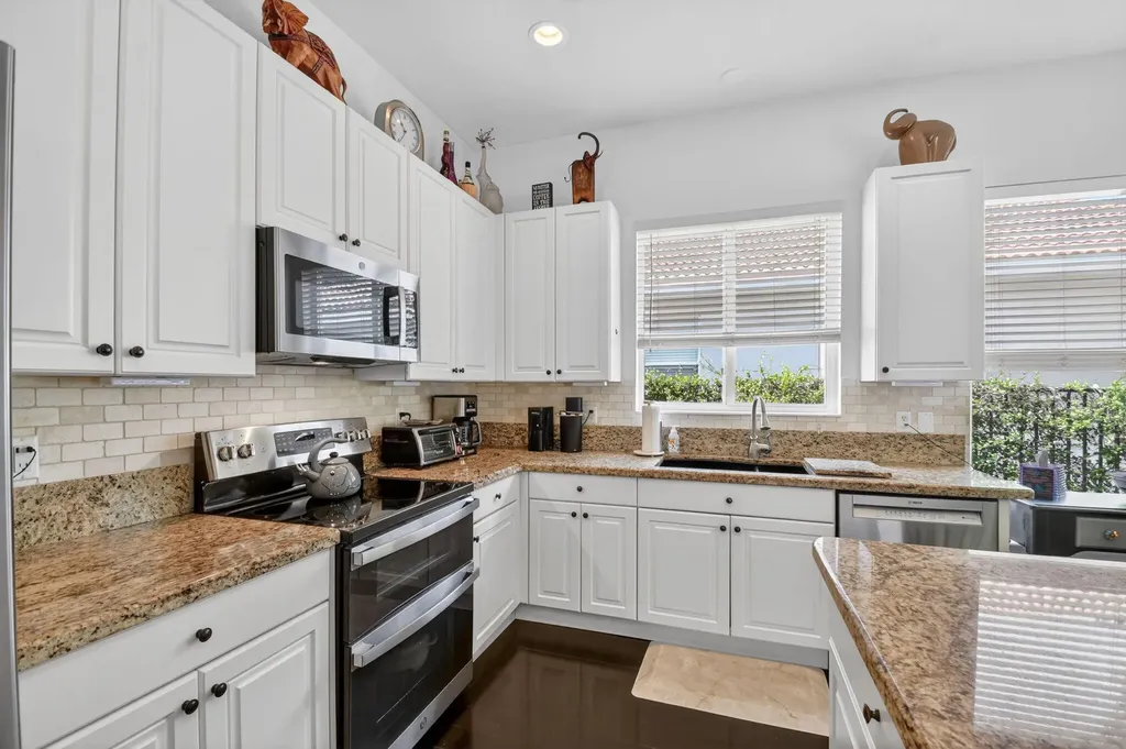 198 Bella Vista Way Royal Palm Beach FL 33411