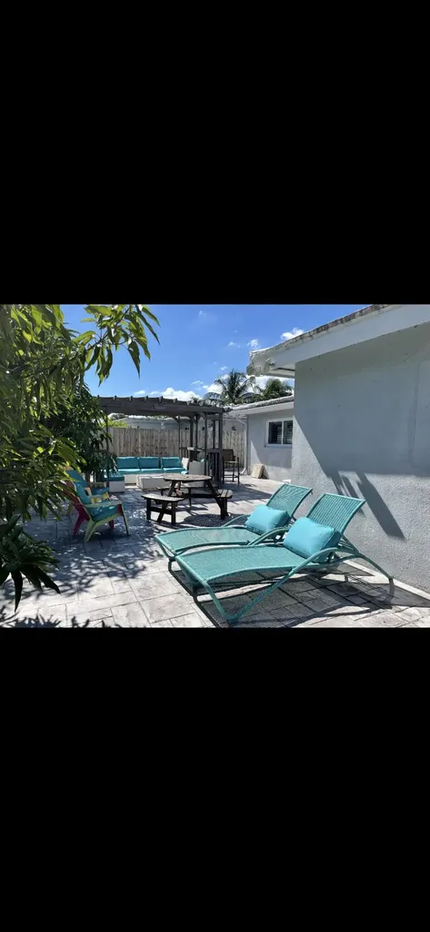 4580 NE 3rd Avenue Oakland Park FL 33334