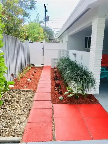 4580 NE 3rd Avenue Oakland Park FL 33334