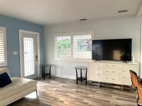4580 NE 3rd Avenue Oakland Park FL 33334