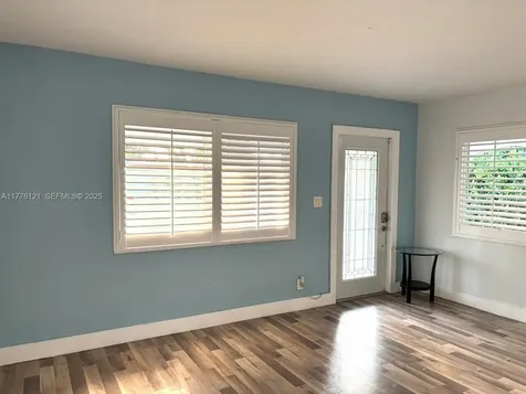 4580 NE 3rd Avenue Oakland Park FL 33334