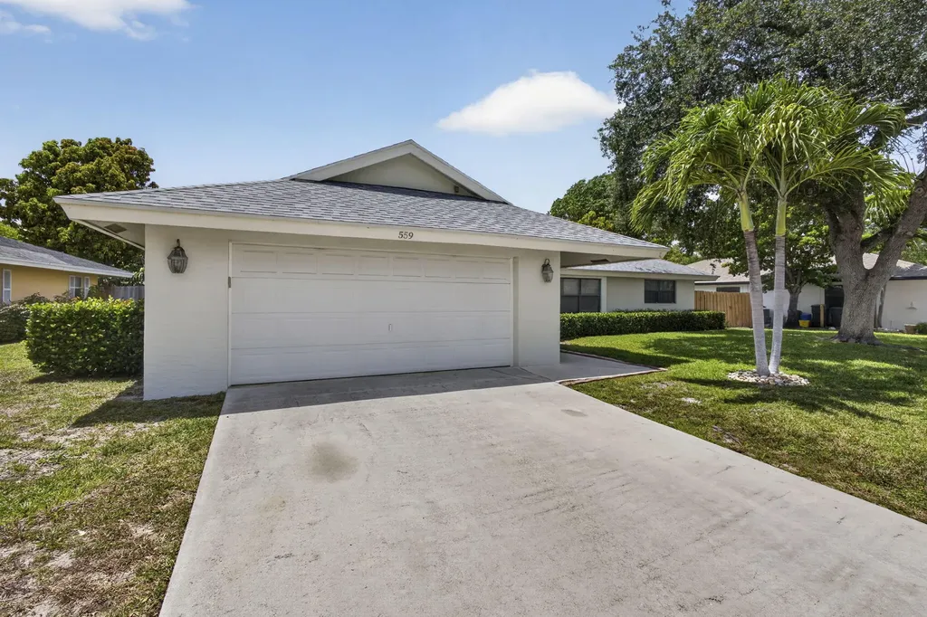 559 Azure Avenue Wellington FL 33414