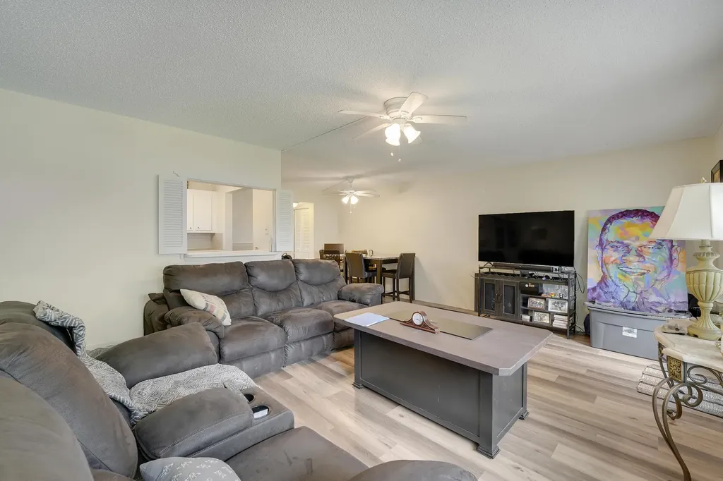 146 Mansfield D Boca Raton FL 33434
